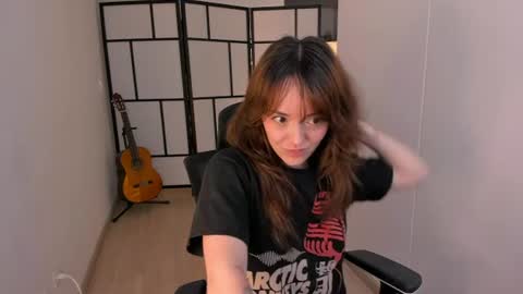   MOLLY   online show from 23, 6, 2026