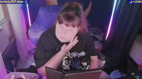 Snapshot of molly_moons chatting on 13, 9, 2025 molly_moons online show from 13, 9, 2025