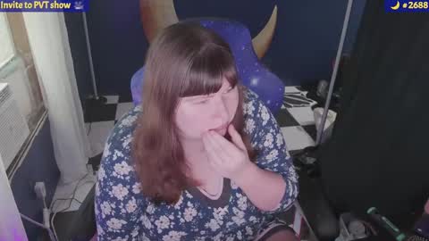Snapshot of molly_moons chatting on 14, 9, 2025 molly_moons online show from 14, 9, 2025