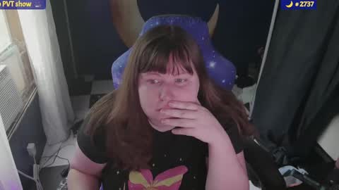 Snapshot of molly_moons chatting on 15, 9, 2025 molly_moons online show from 15, 9, 2025