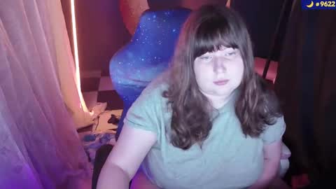 Snapshot of molly_moons chatting on 12, 10, 2025 molly_moons online show from 12, 10, 2025