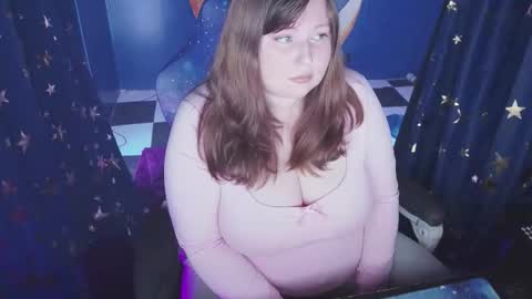 Snapshot of molly_moons chatting on 17, 10, 2025 molly_moons online show from 17, 10, 2025
