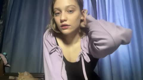 molly_poly online show from 11, 11, 2025