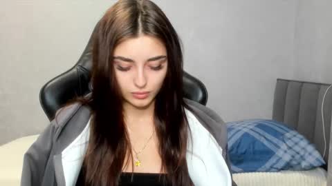 Snapshot of molly_ww chatting on 10, 11, 2025 Molly online show from 10, 11, 2025