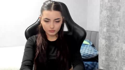 Snapshot of molly_ww chatting on 19, 11, 2025 Molly online show from 19, 11, 2025