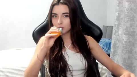 Snapshot of molly_ww chatting on 22, 11, 2025 Molly online show from 22, 11, 2025