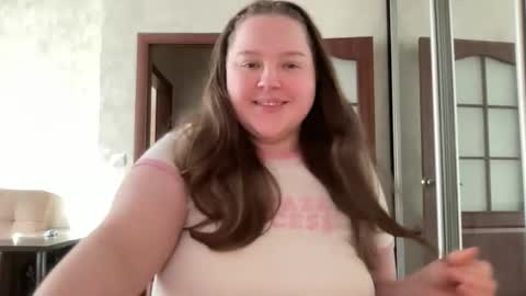 Snapshot of mollyas chatting on 13, 10, 2025 Alice online show from 13, 10, 2025