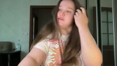 Snapshot of mollyas chatting on 18, 10, 2025 Alice online show from 18, 10, 2025