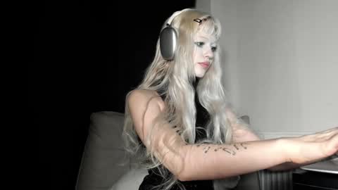 Snapshot of mollycodle chatting on 27, 1, 2025 Goddess Katherine online show from 27, 1, 2025