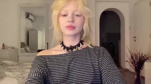 Snapshot of mollycodle chatting on 15, 9, 2025 Goddess Katherine online show from 15, 9, 2025