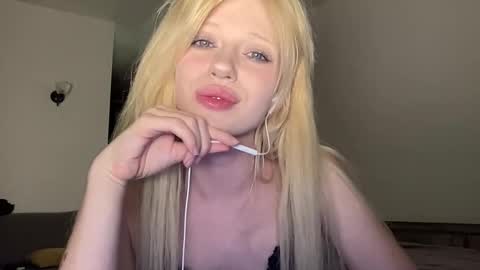 Snapshot of mollycodle chatting on 1, 10, 2025 Goddess Katherine online show from 1, 10, 2025