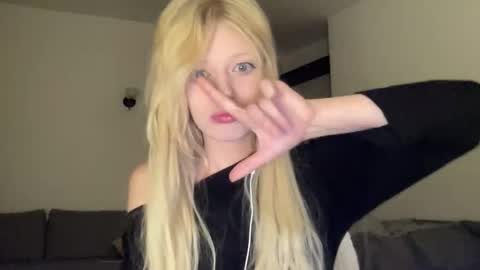 Snapshot of mollycodle chatting on 4, 10, 2025 Goddess Katherine online show from 4, 10, 2025