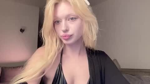 Snapshot of mollycodle chatting on 17, 10, 2025 Goddess Katherine online show from 17, 10, 2025