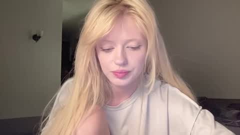 Snapshot of mollycodle chatting on 22, 10, 2025 Goddess Katherine online show from 22, 10, 2025