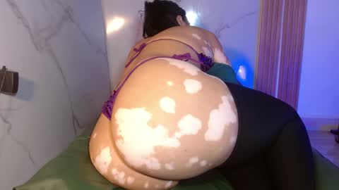  MOLLY  GUNSG online show from 5, 5, 2026