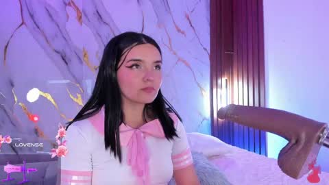 Snapshot of mollylewis18 chatting on 8, 5, 2026 New girl Emily Valentina Michelle online show from 8, 5, 2026
