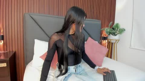 mollylove_ online show from 9, 5, 2026