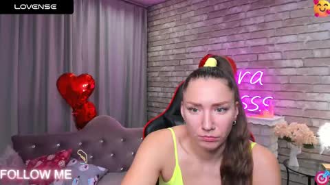 hi im Molly heregreat boobs big heart  warm pussy  online show from 19, 2, 2025
