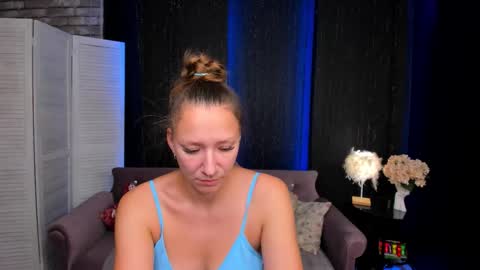 hi im Molly heregreat boobs big heart  warm pussy  online show from 2, 11, 2025