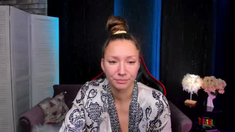 hi im Molly heregreat boobs big heart  warm pussy  online show from 11, 11, 2025