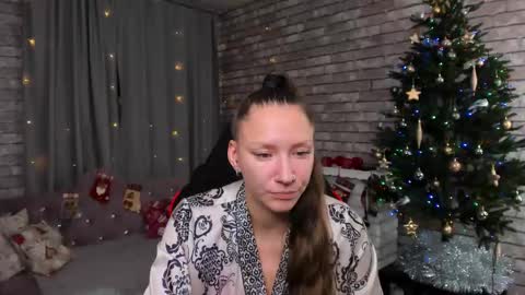 hi im Molly heregreat boobs big heart  warm pussy  online show from 17, 12, 2025