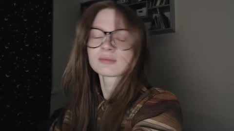 mollytucker online show from 5, 3, 2025