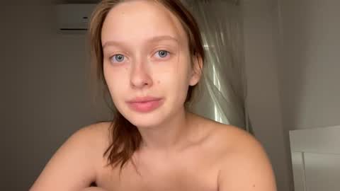 Snapshot of moltenpeach chatting on 4, 7, 2026 Hermina online show from 4, 7, 2026