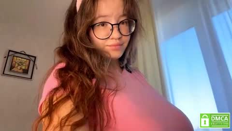 Snapshot of moltenpeach chatting on 6, 7, 2026 Hermina online show from 6, 7, 2026