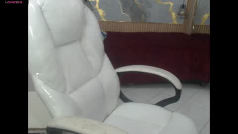 mom online show from 18, 6, 2026