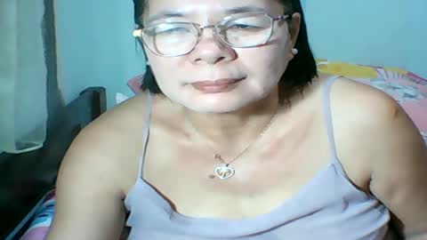 Snapshot of mombastic55 chatting on 5, 7, 2026 mombastic55 online show from 5, 7, 2026
