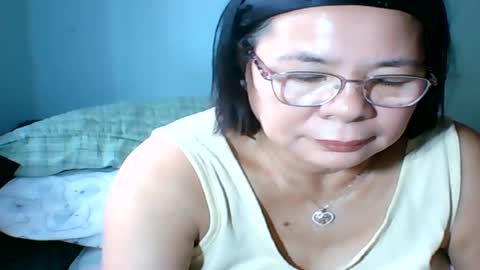 Snapshot of mombastic55 chatting on 7, 8, 2026 mombastic55 online show from 7, 8, 2026