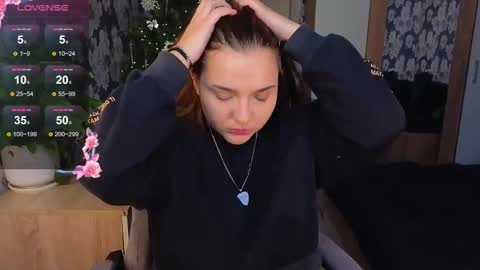 Snapshot of momiji_i chatting on 6, 1, 2026 Leah online show from 6, 1, 2026