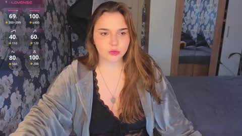 Snapshot of momiji_i chatting on 6, 2, 2026 Leah online show from 6, 2, 2026