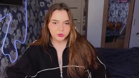 Snapshot of momiji_i chatting on 26, 2, 2026 Leah online show from 26, 2, 2026