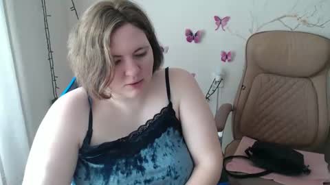 Snapshot of mommy99x chatting on 6, 3, 2025 Mommy99X online show from 6, 3, 2025