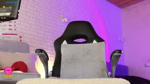 mommy_goddess online show from 6, 11, 2025