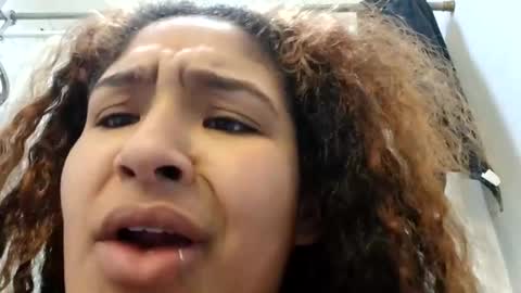 Snapshot of mommybubbles chatting on 10, 1, 2025 Mommy bubbles online show from 10, 1, 2025