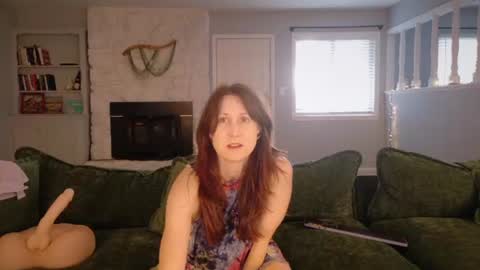 Snapshot of mommygoddessl chatting on 27, 6, 2026 Goddess L online show from 27, 6, 2026