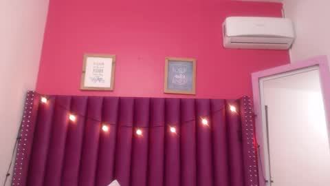 Snapshot of mommyissuess_ chatting on 26, 2, 2025 Daphne online show from 26, 2, 2025