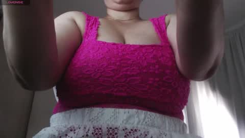 Snapshot of mommyissuess_ chatting on 8, 10, 2025 Daphne online show from 8, 10, 2025