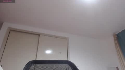 Snapshot of mommyissuess_ chatting on 13, 10, 2025 Daphne online show from 13, 10, 2025