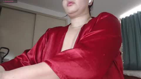 Snapshot of mommyissuess_ chatting on 5, 11, 2025 Daphne online show from 5, 11, 2025