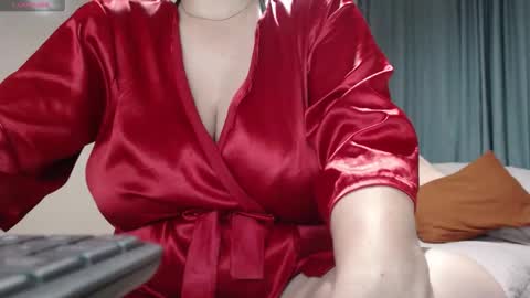 Snapshot of mommyissuess_ chatting on 10, 11, 2025 Daphne online show from 10, 11, 2025