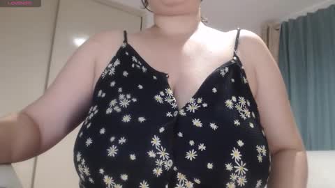 Snapshot of mommyissuess_ chatting on 15, 11, 2025 Daphne online show from 15, 11, 2025