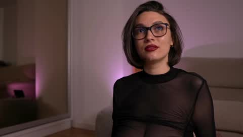 Mona Lisss online show from 28, 4, 2026
