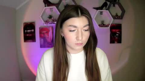 sweet girl and shine body online show from 15, 9, 2025