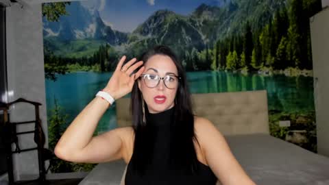 monica_weisss online show from 15, 1, 2025