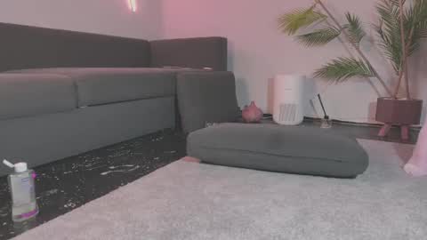 Monica online show from 4, 5, 2026