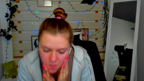 Monika online show from 25, 4, 2026
