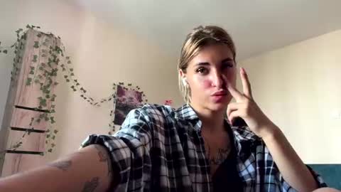 Snapshot of monikaanis chatting on 1, 8, 2026 Rossy online show from 1, 8, 2026